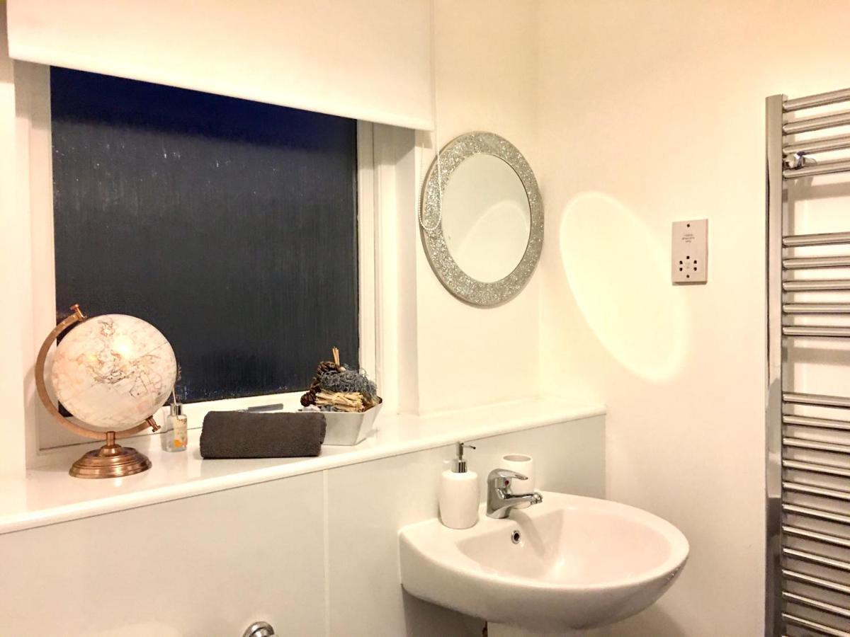 Central Spacious 2 Bedroom By Union Square Free Parking Aberdeen Ngoại thất bức ảnh